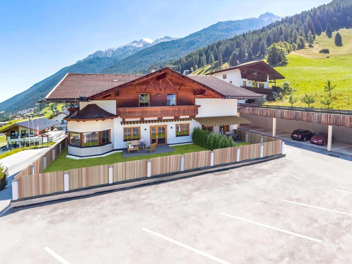 Apartment In Stubai Valley With Ski Room Neustift im Stubaital Exterior foto